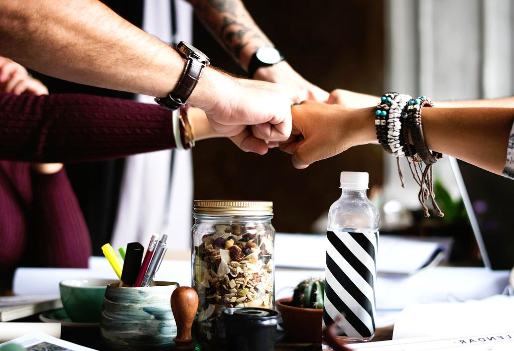 zobuqae Editorial Team at work